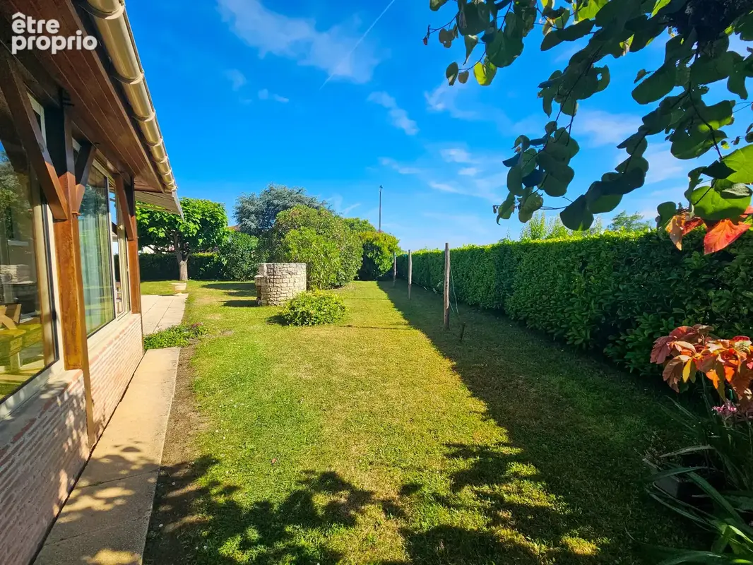 Saint-Philippe-du-Seignal : Maison familiale avec piscine sur parc arboré - photo 23