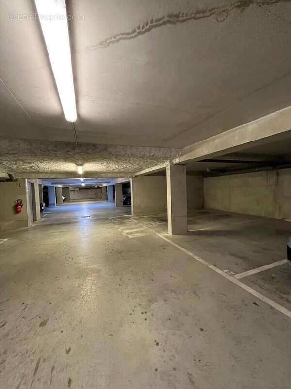 Photo 2 - Parking à LES ANGLES