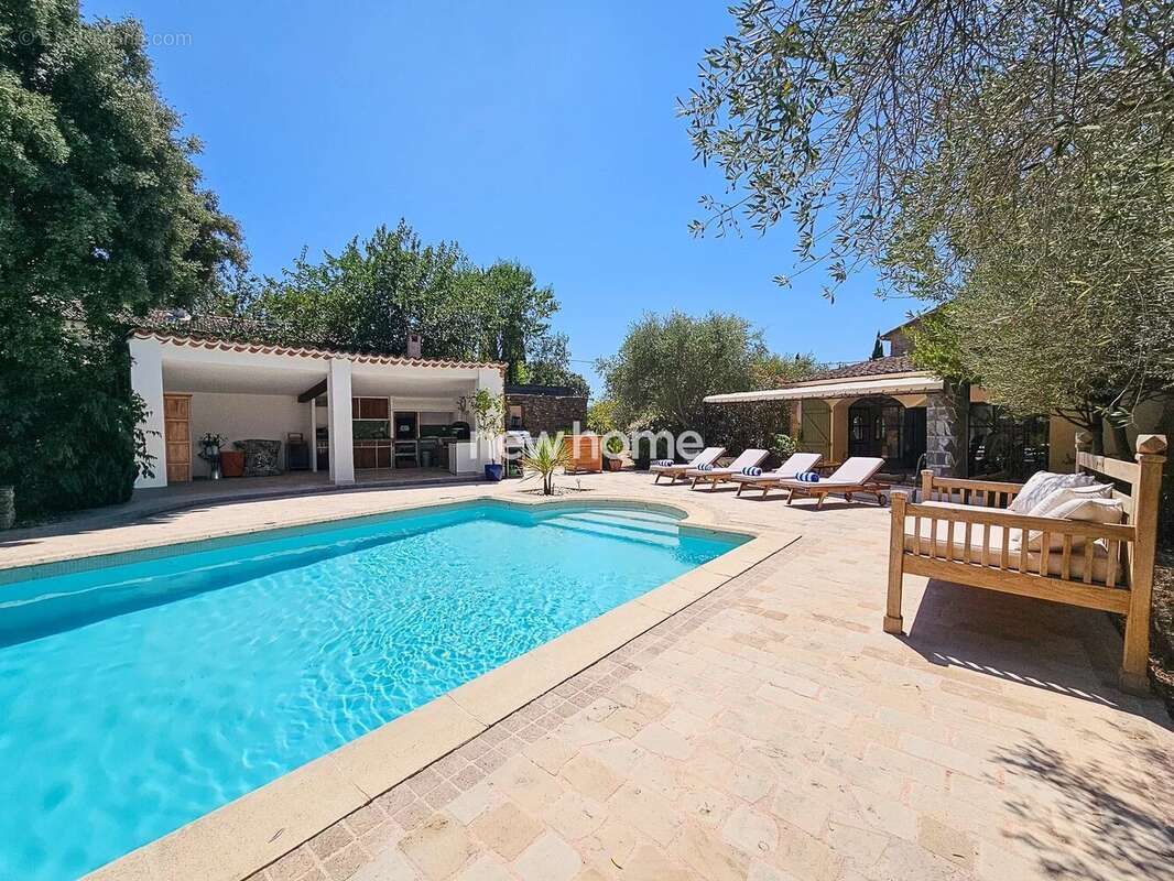 Magnifique bastide en pierre avec jardin clos et belle piscine avec cuisine d?été - photo 3