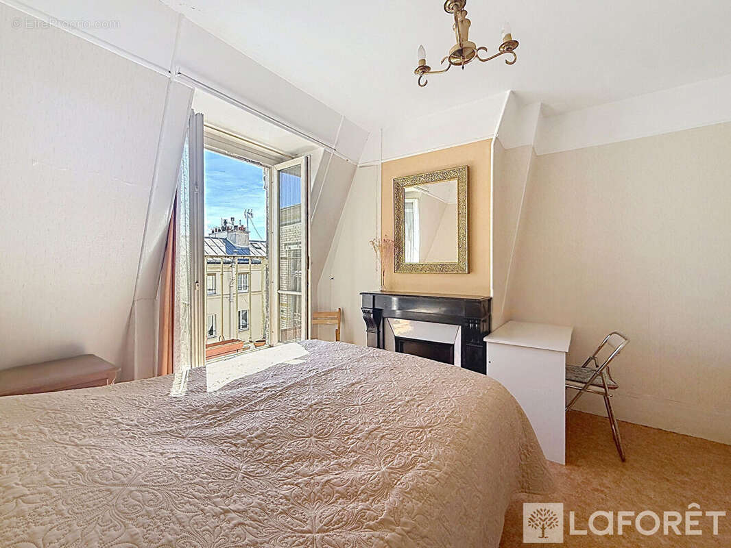 Appartement à PARIS-1E