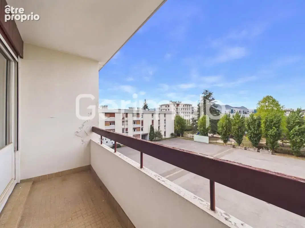 Vente - Appartement - 4 pièces + cuisine - 83 m² - 410 000 € - - photo 2
