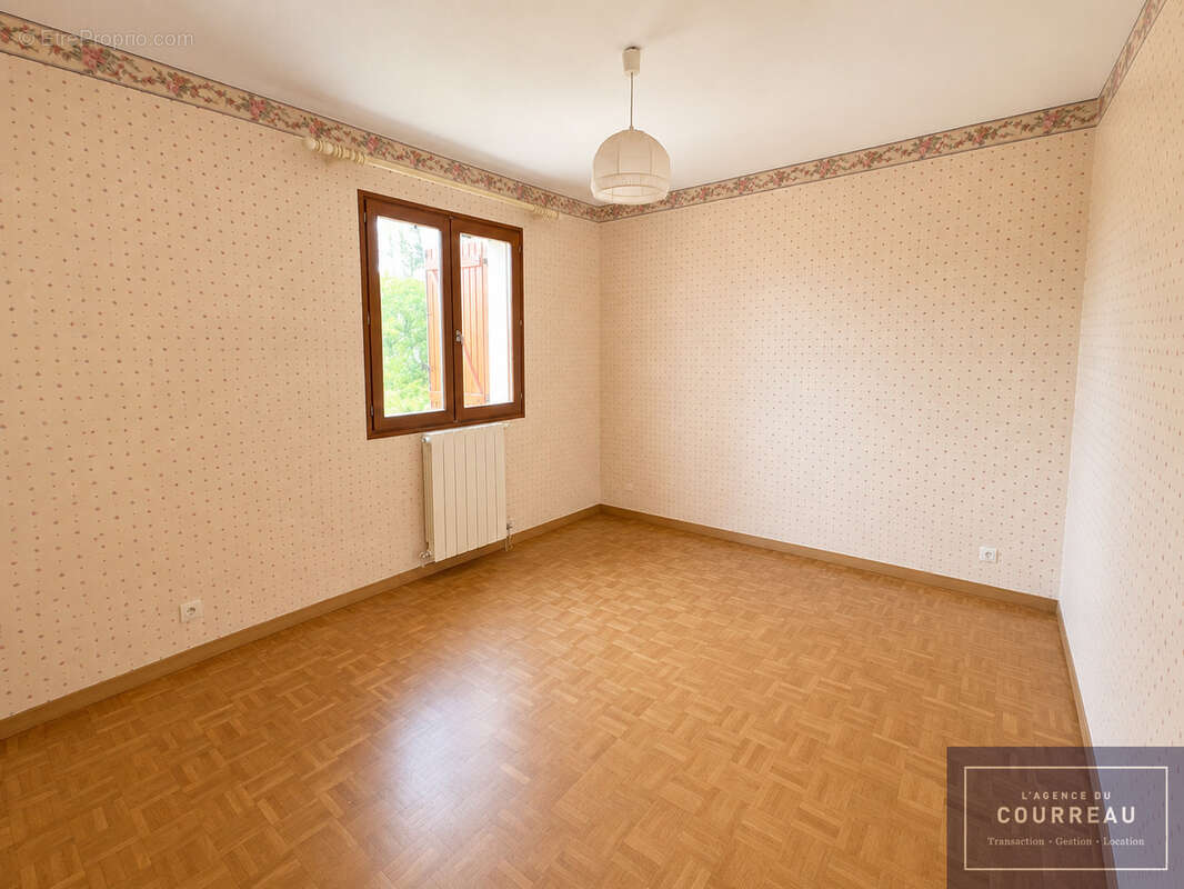 Villa de caractère de 281 m2 sur parcelle arborée de 2 000 m2 - photo 13