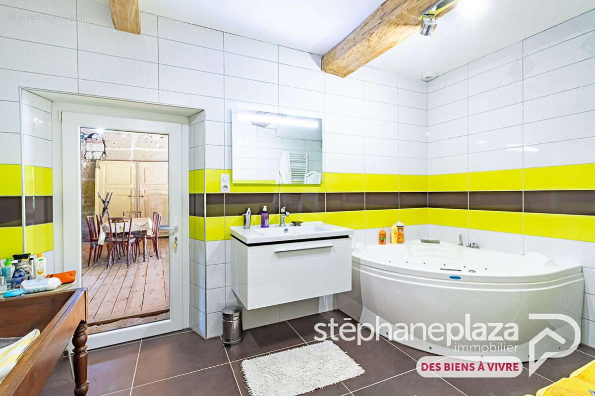 Maison à SAINT-ETIENNE-SUR-CHALARONNE