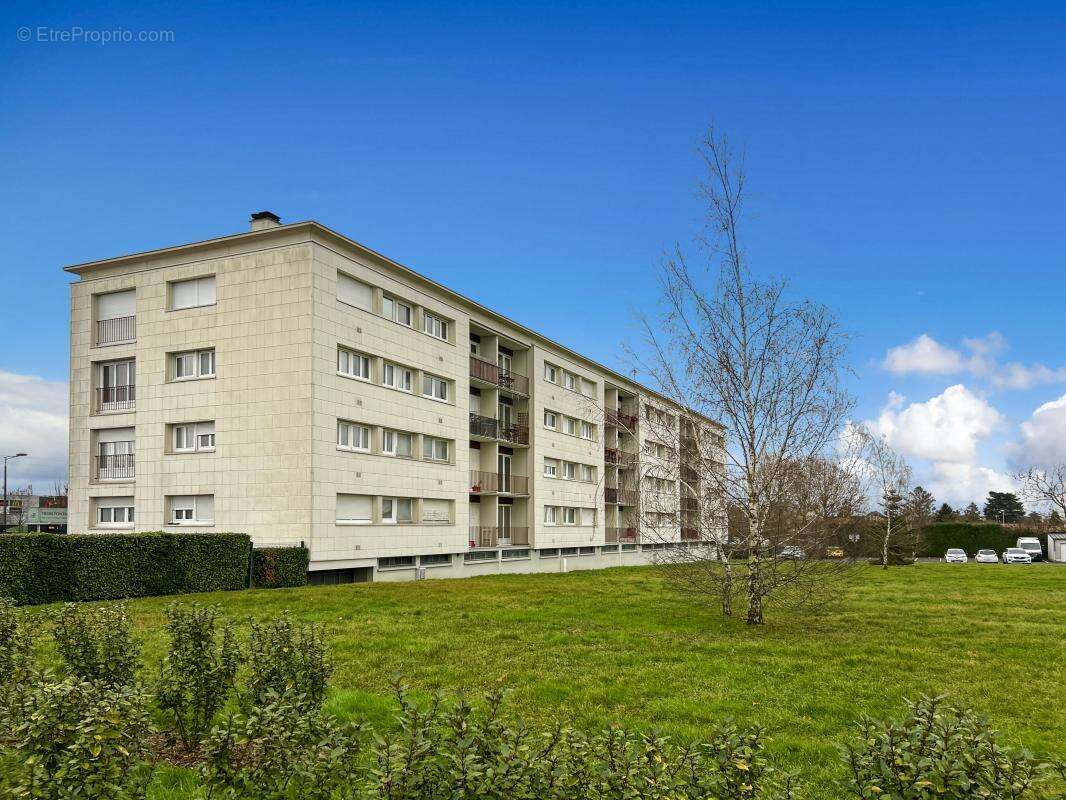 Appartement à SAINT-JEAN-DE-LA-RUELLE