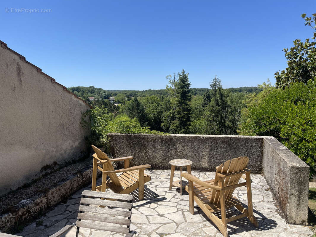 Maison à CHAMPAGNAC-DE-BELAIR