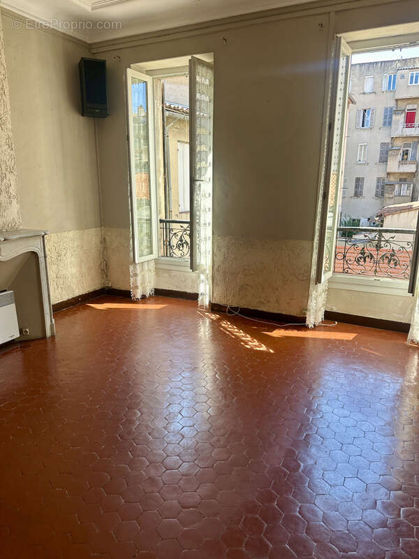 Appartement à MARSEILLE-5E