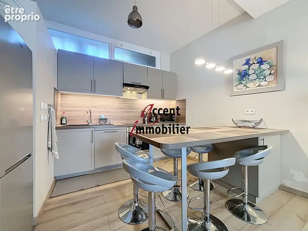 Coup de coeur assuré pour ce magnifique T2 bis de 53 m² entièrement rénové et vendu meublé ! - photo 4