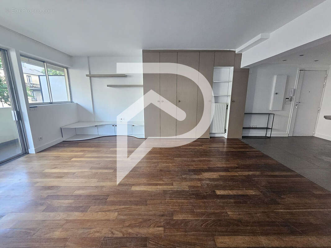 Appartement à CHARENTON-LE-PONT