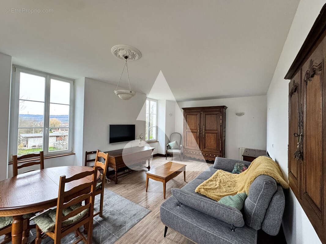 Maison à NEUFCHATEAU