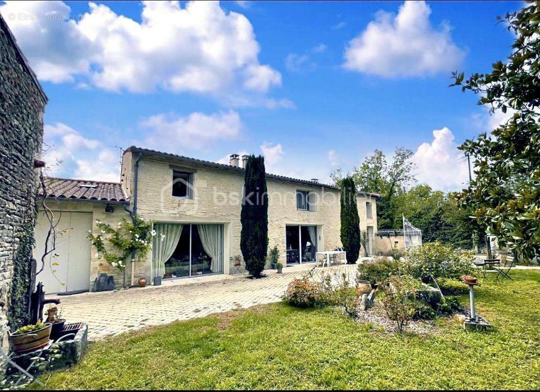 Maison à MAUZE-SUR-LE-MIGNON