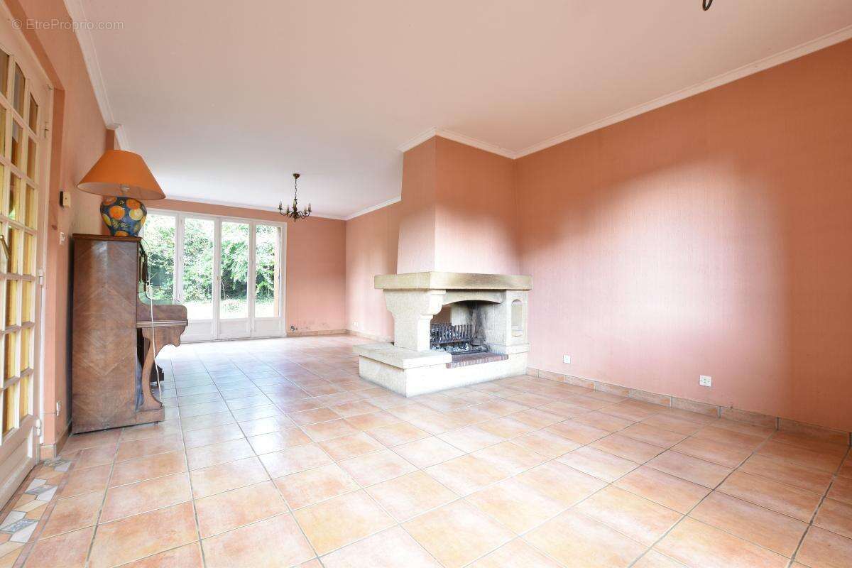 Maison 151 m² + terrain 574 m² – Gros potentiel – Idéal artisans / rénovation - photo 5