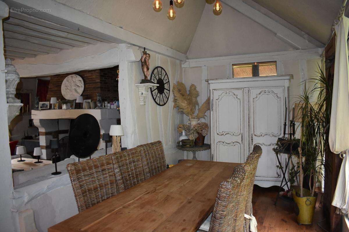 Maison à LE BEC-HELLOUIN