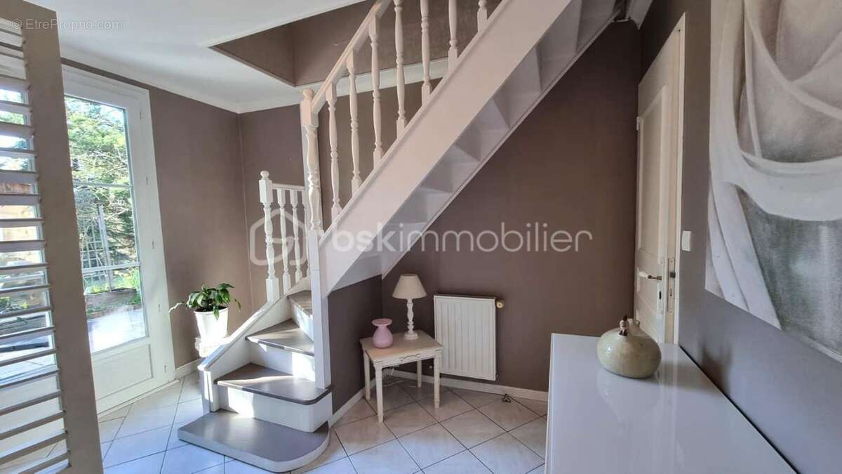 Maison de 164 m² avec piscine - CHEILLE - photo 4
