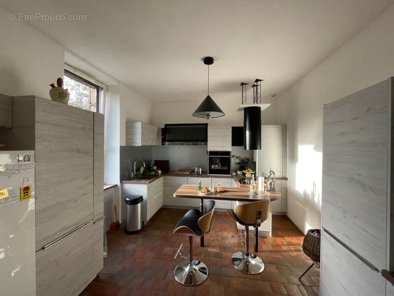 Maison de caractère en pierre, dépendances, accès rivière, 199500€ ! - photo 3