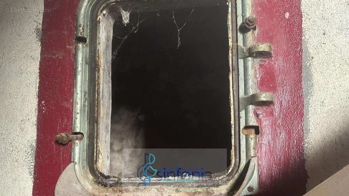 Maison à SANILHAC-SAGRIES