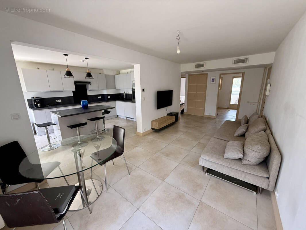 Appartement à SIX-FOURS-LES-PLAGES