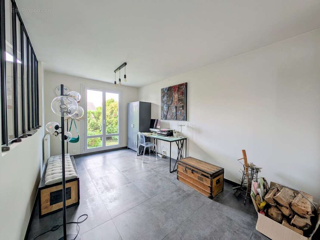 Maison à LE MESNIL-SAINT-DENIS