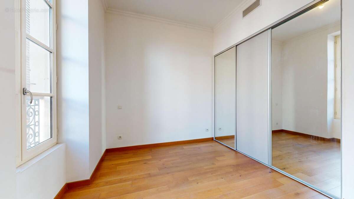 Appartement à MARSEILLE-2E
