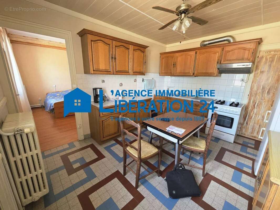 maison de 157 m² avec dépendances - photo 4