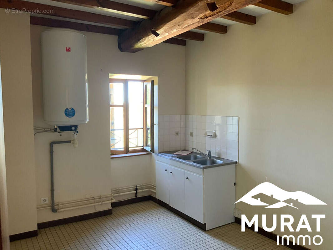 Appartement à CONDAT-LES-MONTBOISSIER