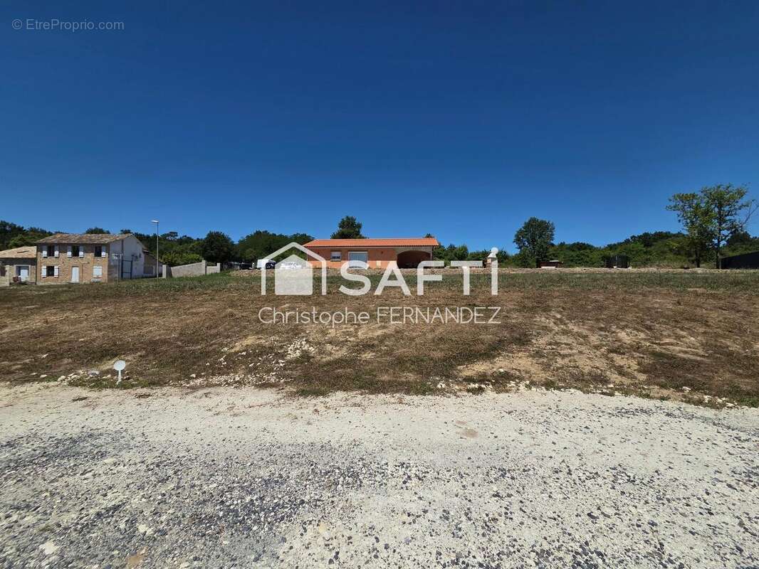 Terrain 586 m² à Boisredon  - photo 2
