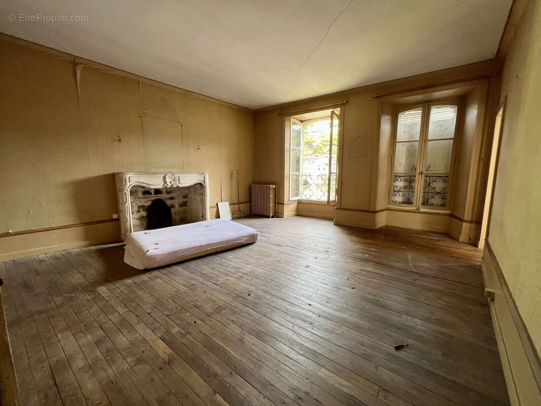 Maison à TERRASSON-LAVILLEDIEU