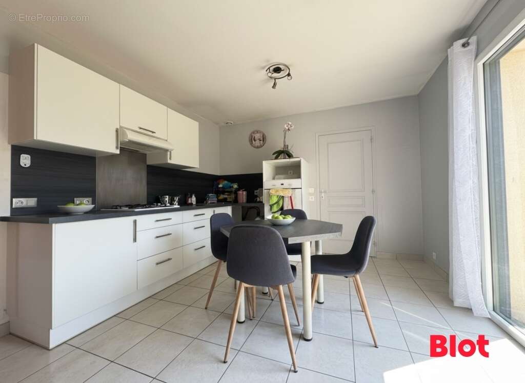 Maison 71 m² à Louvigne-De-Bais  - photo 4