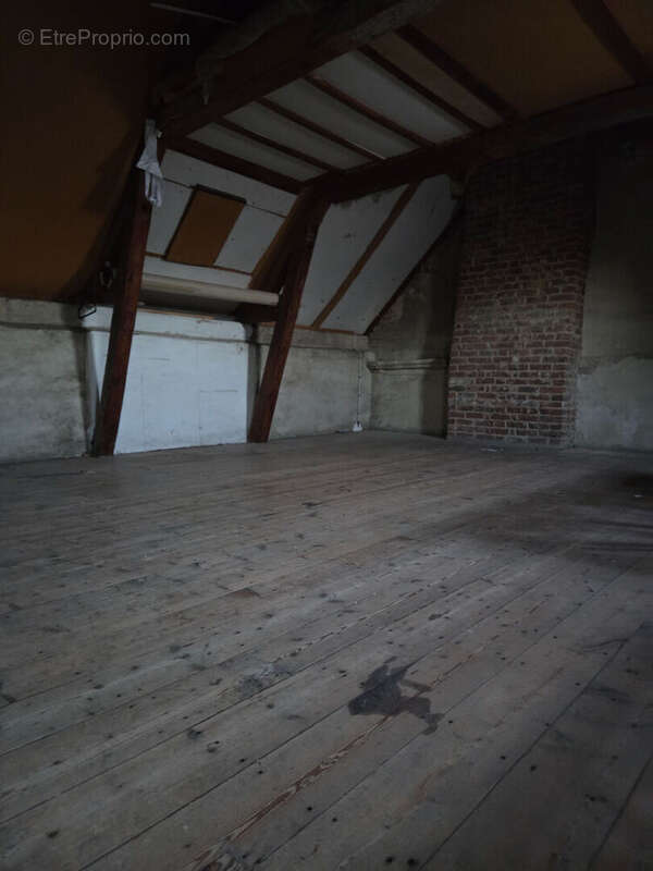 Maison à MAIGNELAY-MONTIGNY