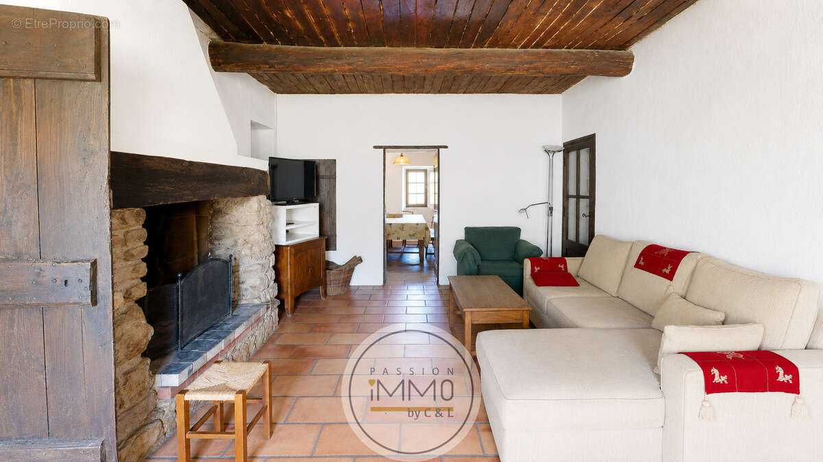 Mas provencal 280 m2 - propriete 4 hectares - oliveraie - photo 2
