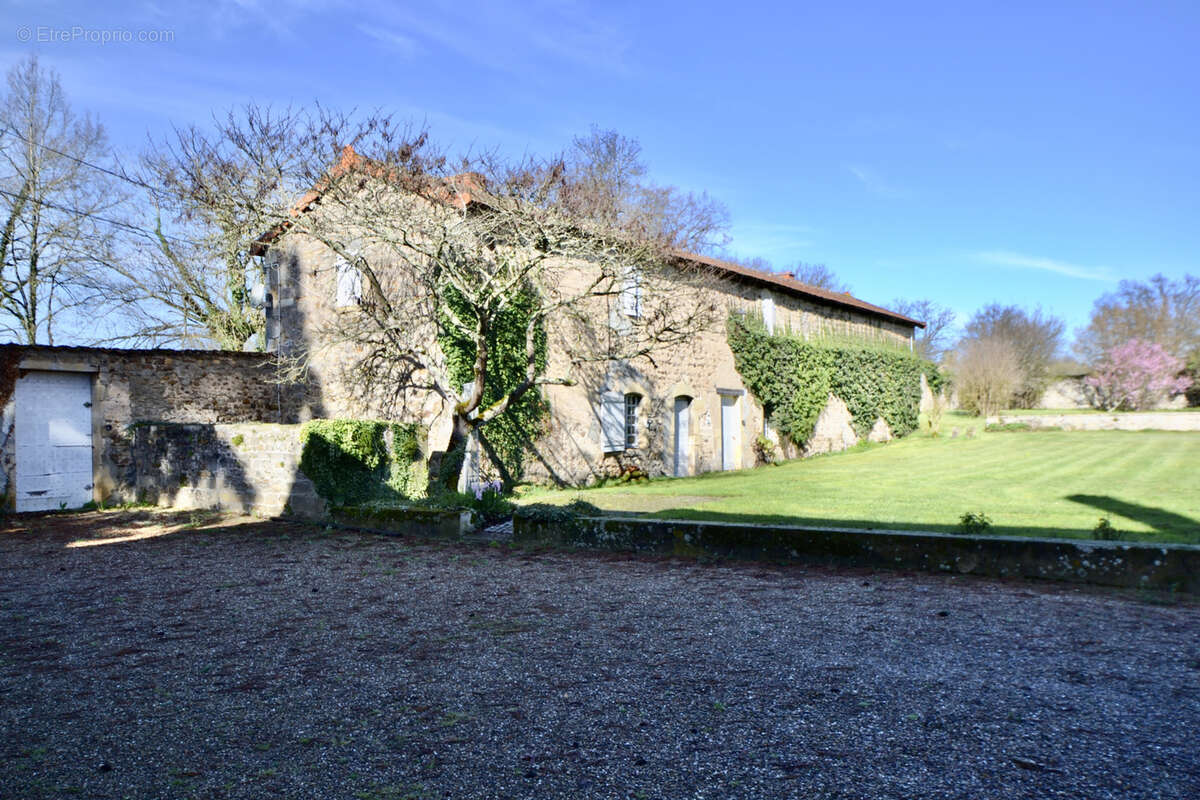 Maison à LA CLAYETTE