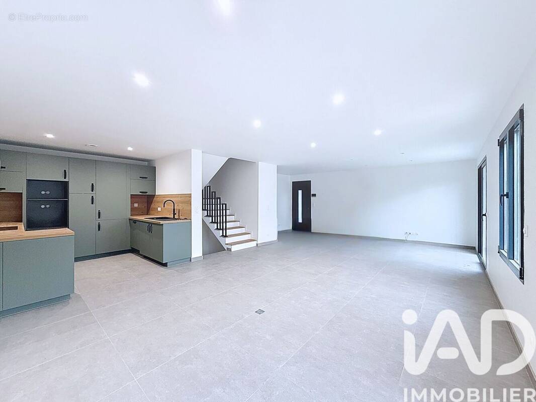 Photo 1 - Maison à NEUILLY-PLAISANCE