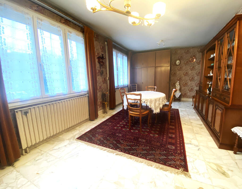 Maison à SAINTE-GENEVIEVE-DES-BOIS