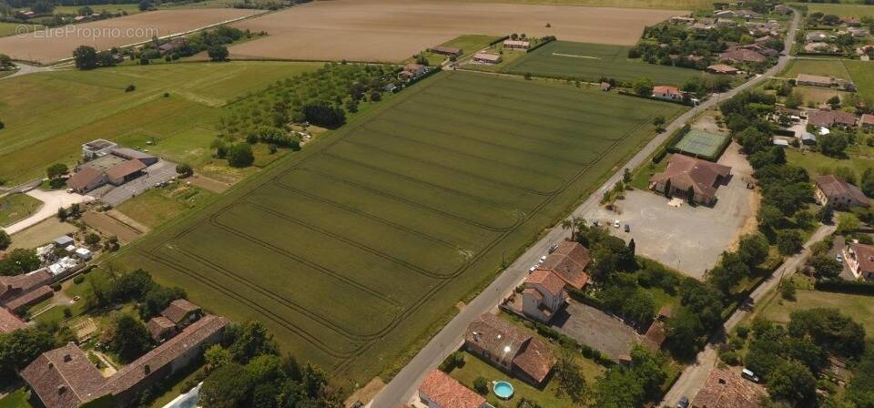 Terrain à LE BURGAUD