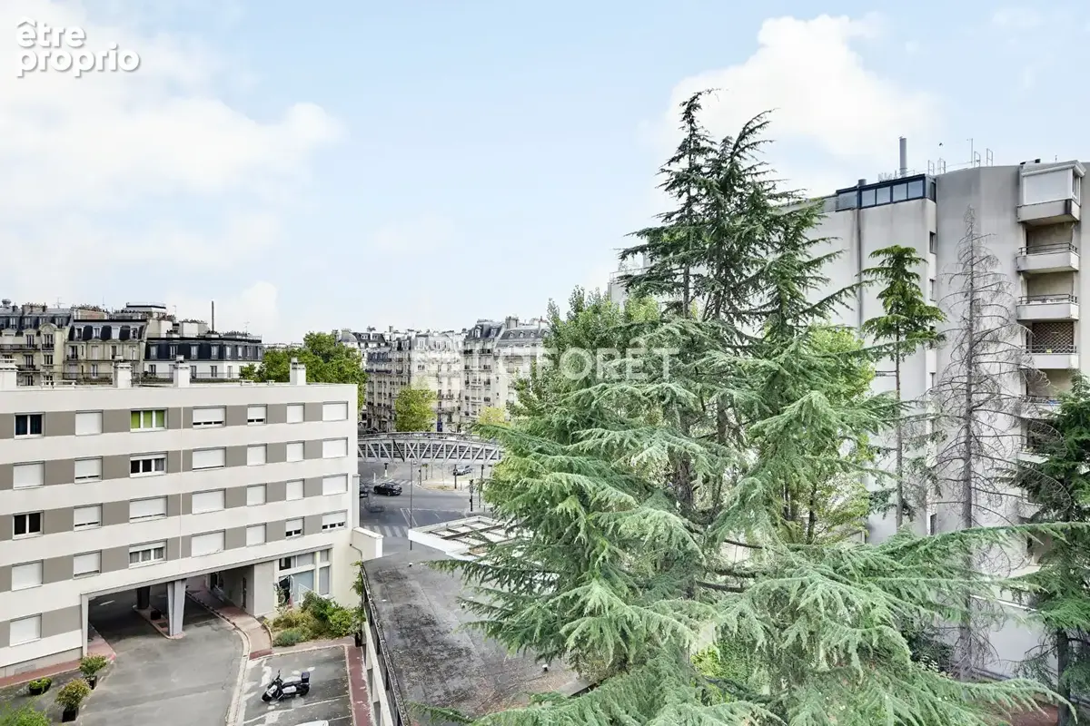 75015: SEVRES-LECOURBE Étage élevé - Balcon - Lumineux - Vue dégagée ! - photo 6