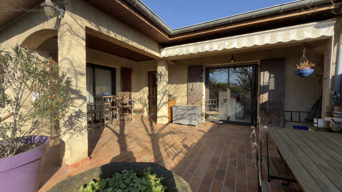 Maison à MONTELIER