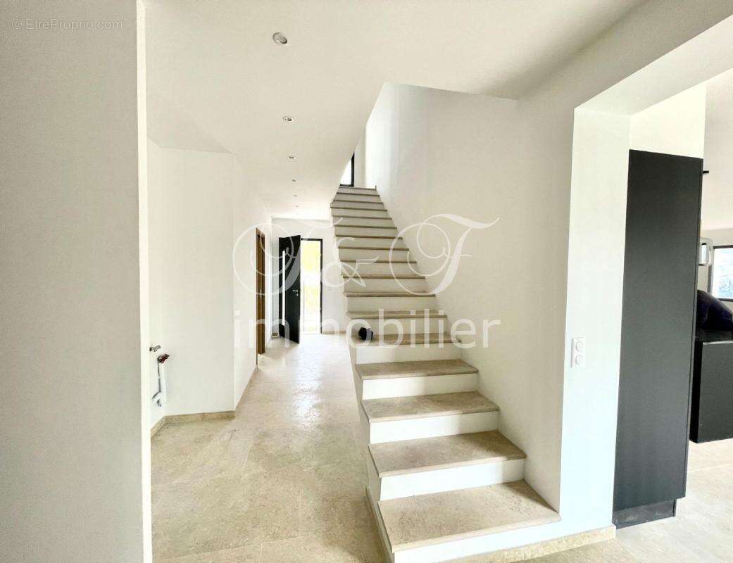 Maison à SAINT-SATURNIN-LES-APT