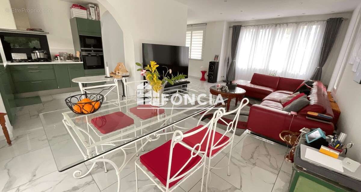 Appartement à LE ROVE