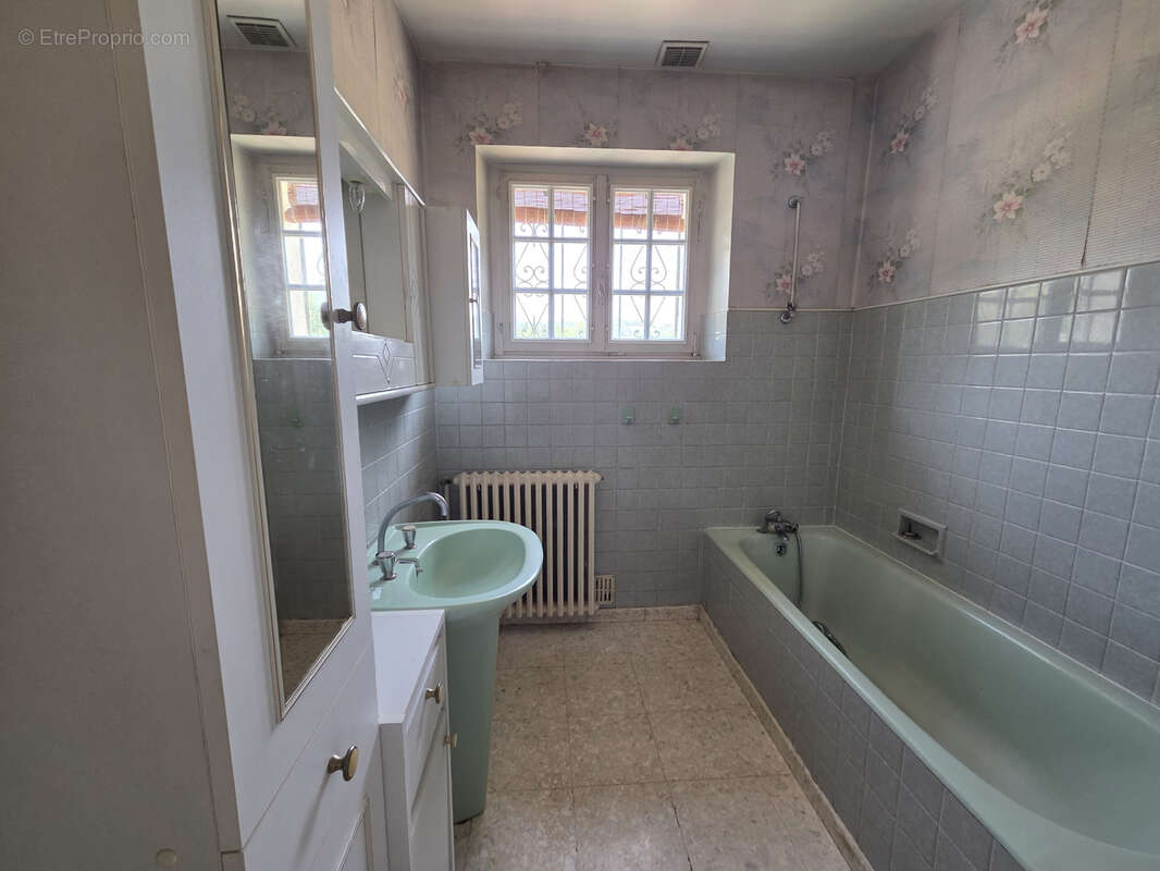 Maison traditionnelle composée de 3 logements avec grand jardin - photo 7