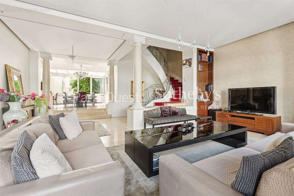 Maison à NEUILLY-SUR-SEINE