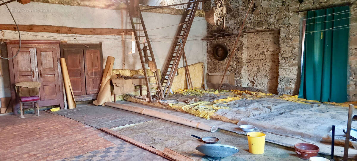 Maison à OLLIERGUES