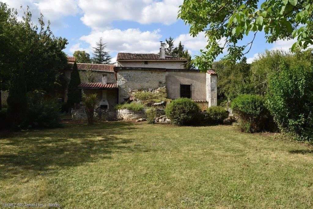 Maison à NANTEUIL-EN-VALLEE