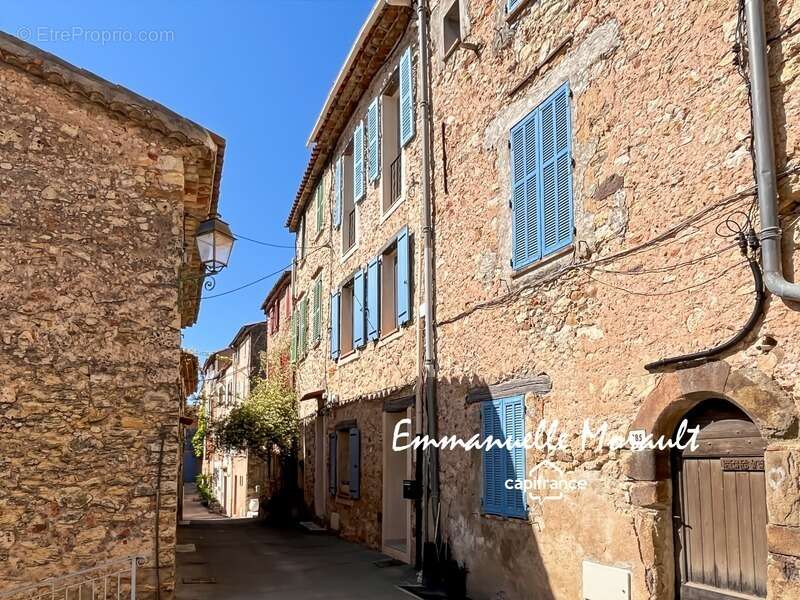 Appartement à BAGNOLS-EN-FORET