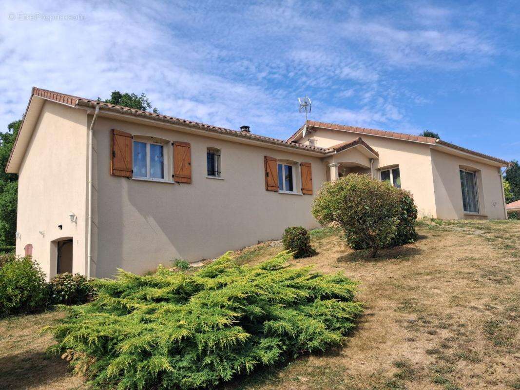 Maison 200 m² à La Geneytouse  - photo 2