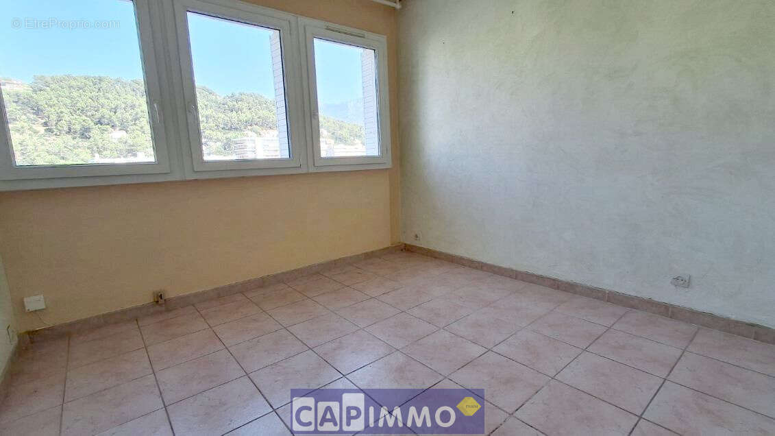 Appartement t4, cave, 83130 la garde - photo 7