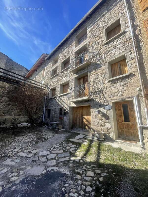 Maison à LA LLAGONNE