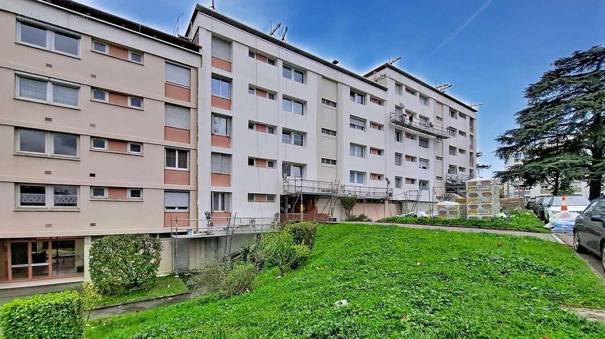 Appartement à PIERRE-BENITE