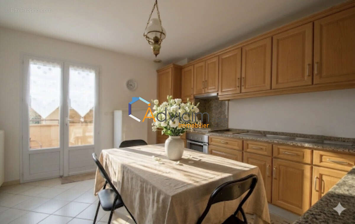 Maison à LA VILLE-AUX-DAMES