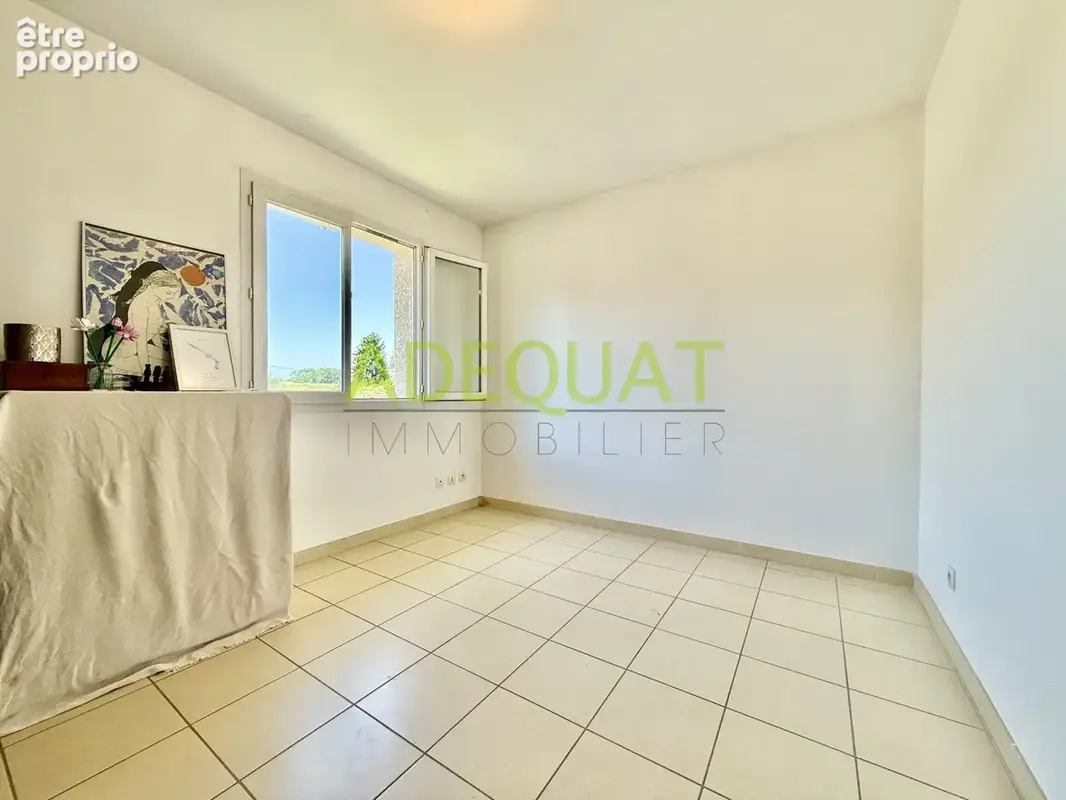 LA BATIE MONTGASCON, maison individuelle / 3 chambres / garage / terrain de 271m2... - photo 9