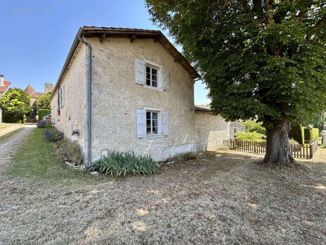 Élégante Demeure de Caractère avec Jardin et Dépendances - photo 21