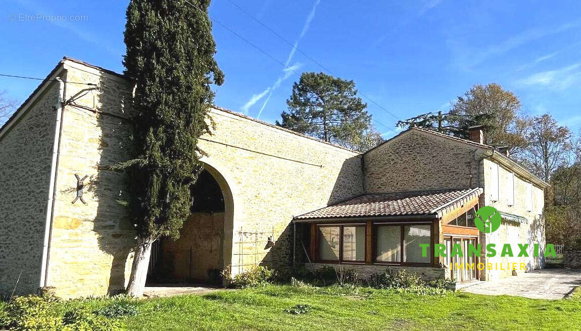 Maison à LEOGEATS